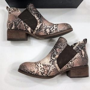 PIERRE DUMAS Slip on Ankle Boot Size 8.5